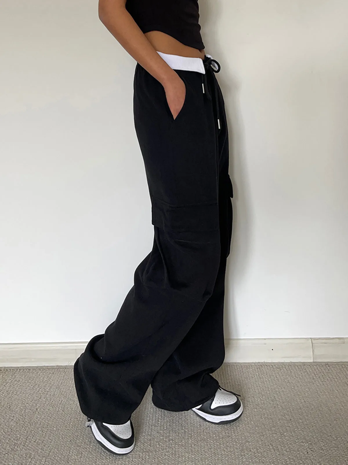 Contrast Waistband Graceful Cargo Sweatpants