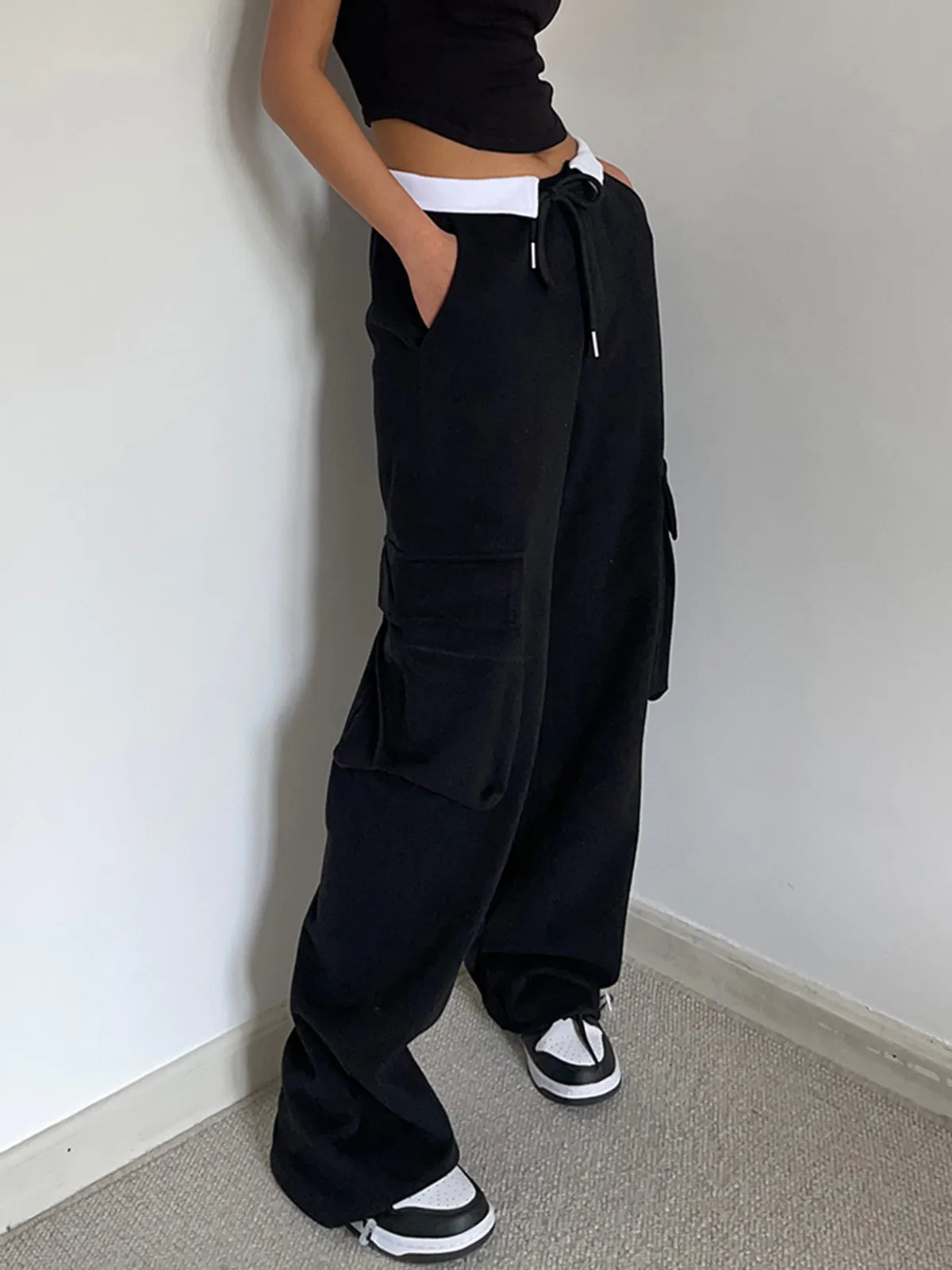 Contrast Waistband Graceful Cargo Sweatpants