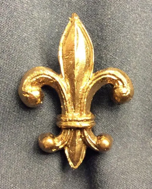 Fleur-de-lis belt mount with split rivet back - Z-91