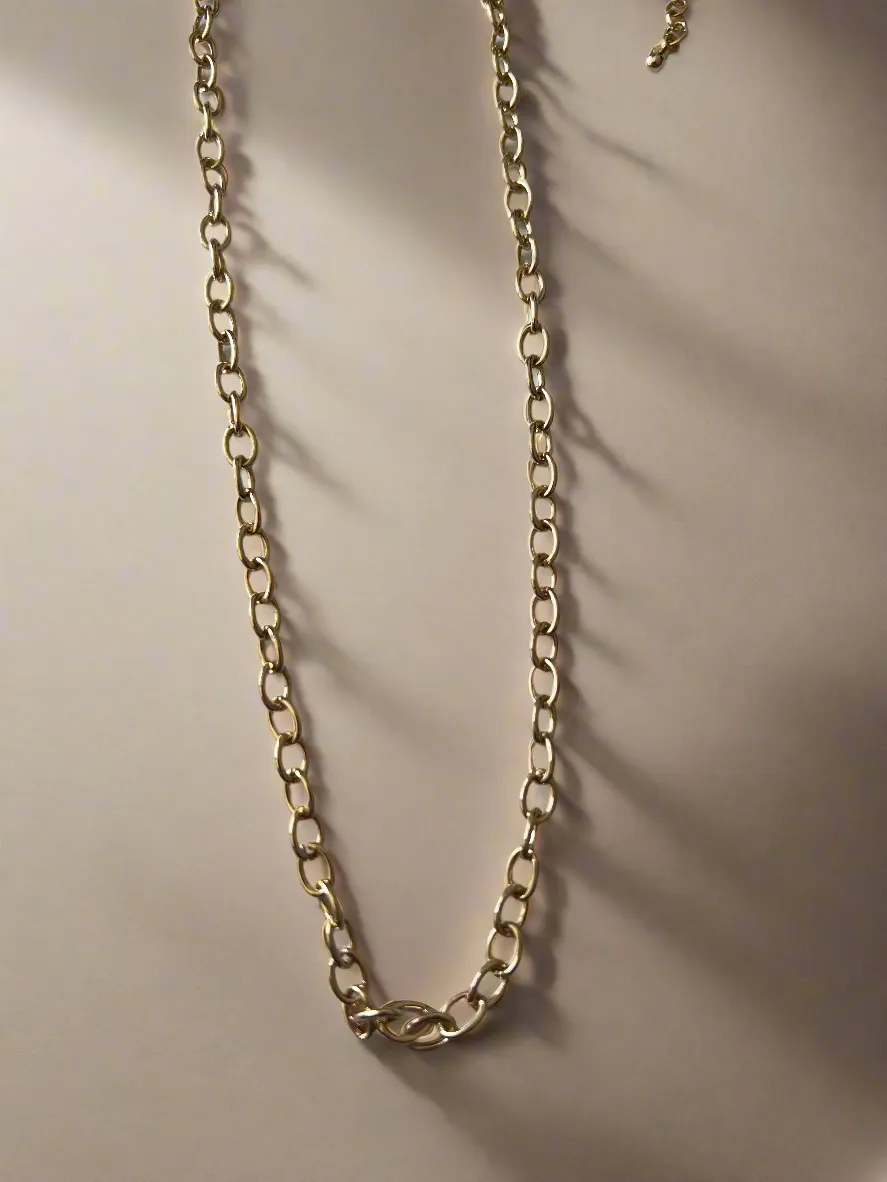 Graceful Oval Link Chain Necklace