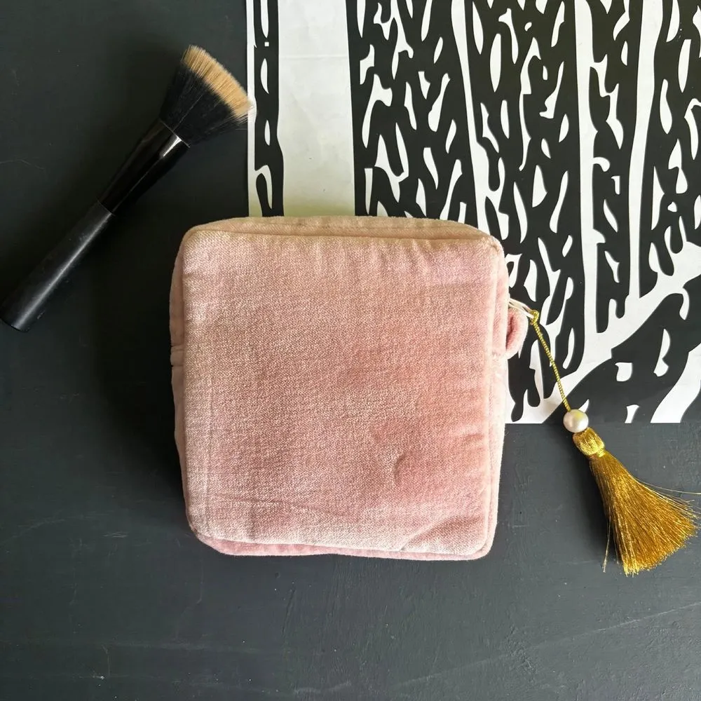 Moomintroll Makeup Bag Velvet Pink - House of Disaster