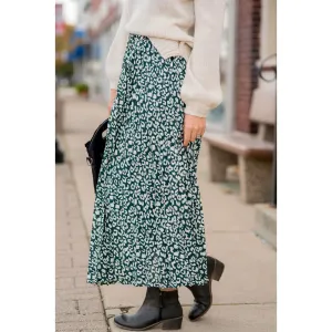 Sleek and Chic Leopard Skirt